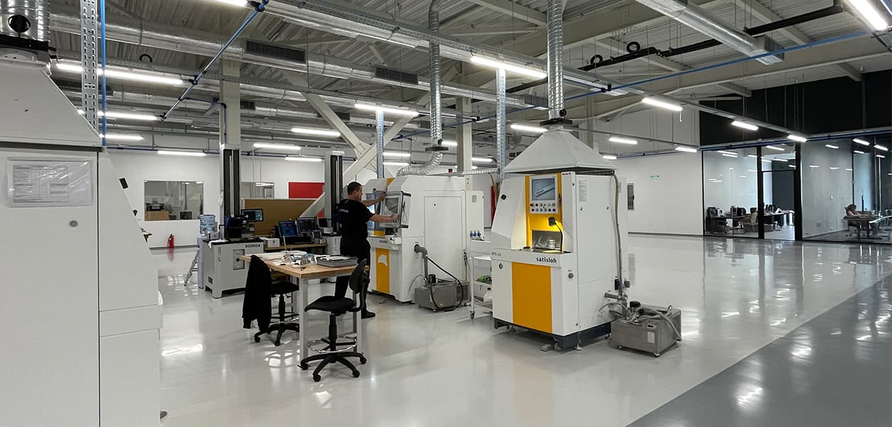 CNC optical polishing production floor with Satisloh equipment